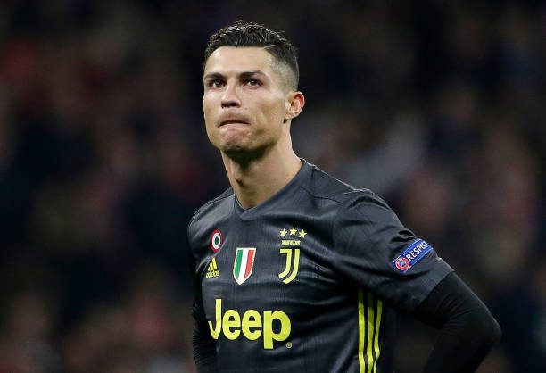 MADRID, SPAIN - FEBRUARY 20:  Cristiano Ronaldo of Juventus looks dejected during the UEFA Champions League Round of 16 First Leg match between Club Atletico de Madrid and Juventus at Estadio Wanda Metropolitano on February 20, 2019 in Madrid, Spain.  (Photo by Gonzalo Arroyo Moreno/Getty Images)